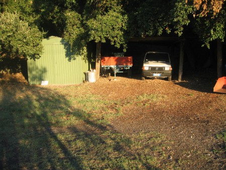 Garage mit Auutounterstand
